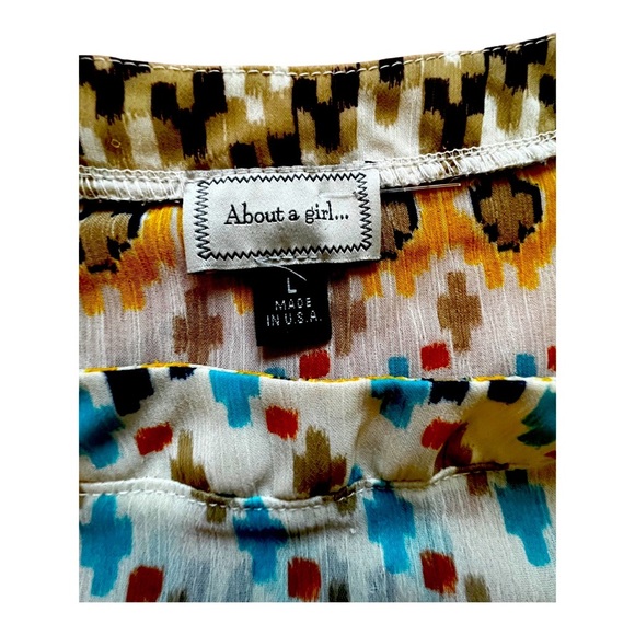 About a Girl Shirt Women’s Brown Geometric Bat Wing Top Blouse Size Large - Picture 4 of 4